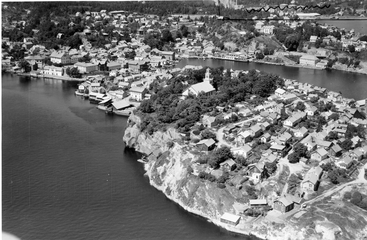 Flyfotoarkiv fra Fjellanger Widerøe AS, fra Porsgrunn Kommune, Bybilde Brevik. Fotografert 18.06.1949 av Vilhelm Skappel