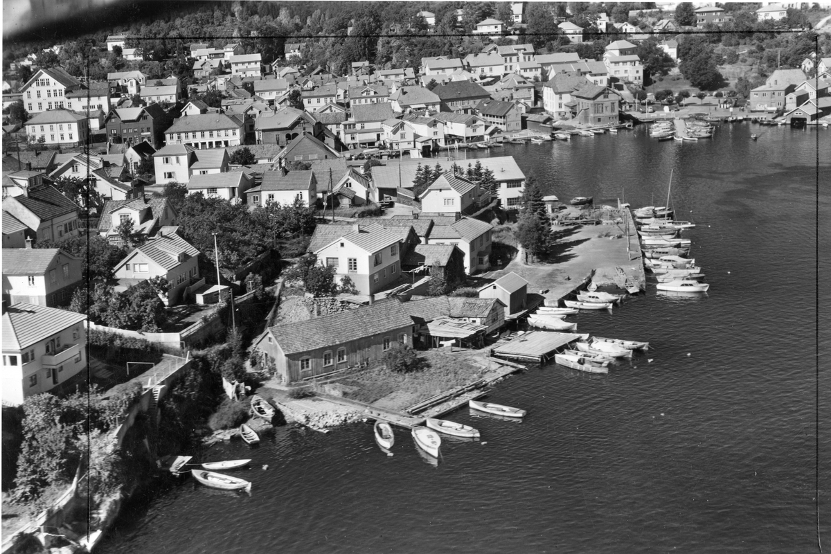 Flyfotoarkiv fra Fjellanger Widerøe AS, fra Porsgrunn Kommune. Brevik. Fotografert 08.08.1959. Fotograf J Kruse