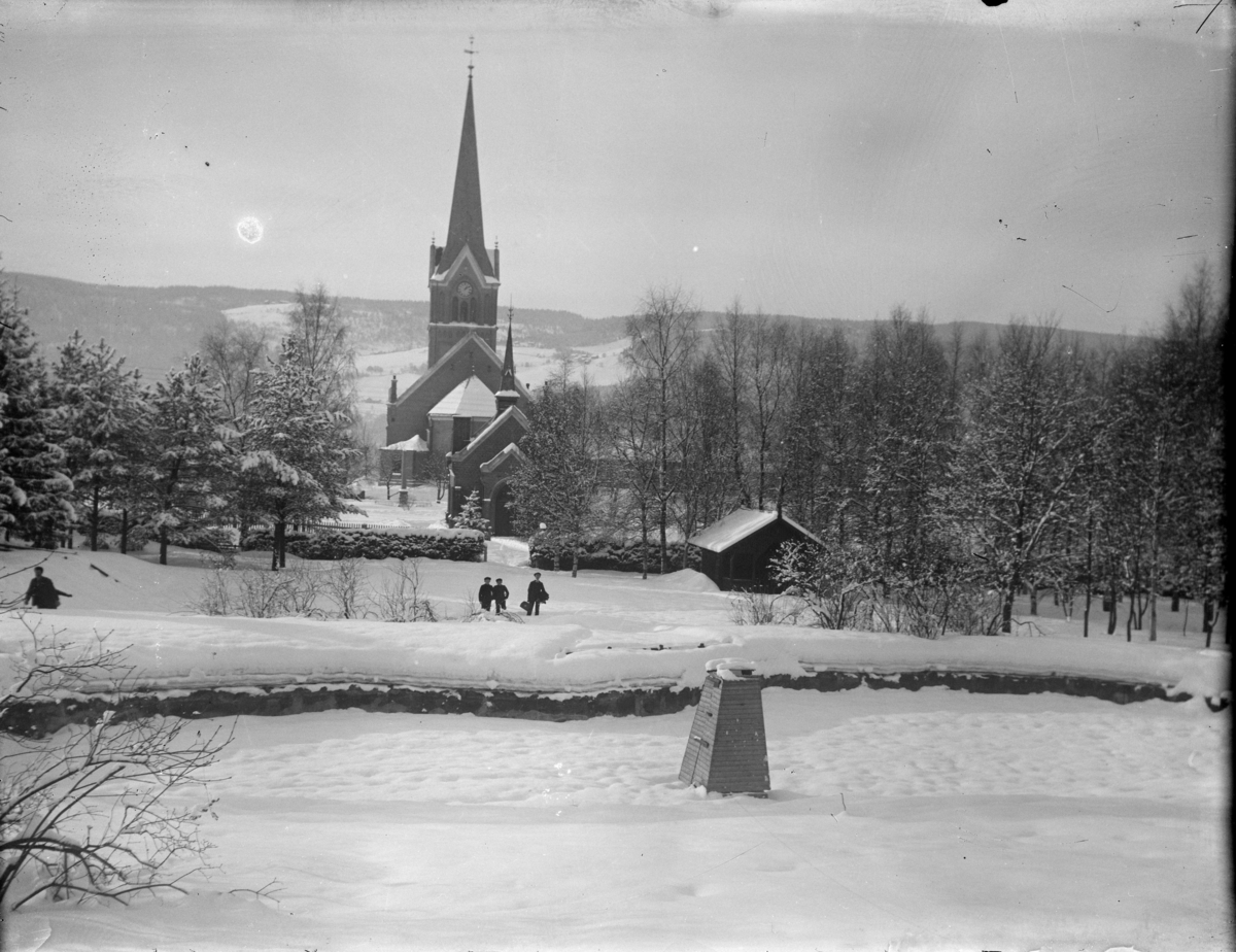 Søndre Park med Lillehammer kirke i bakgrunnen