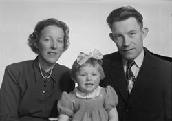 Arild og Edith Andersen med datter Ragnhild