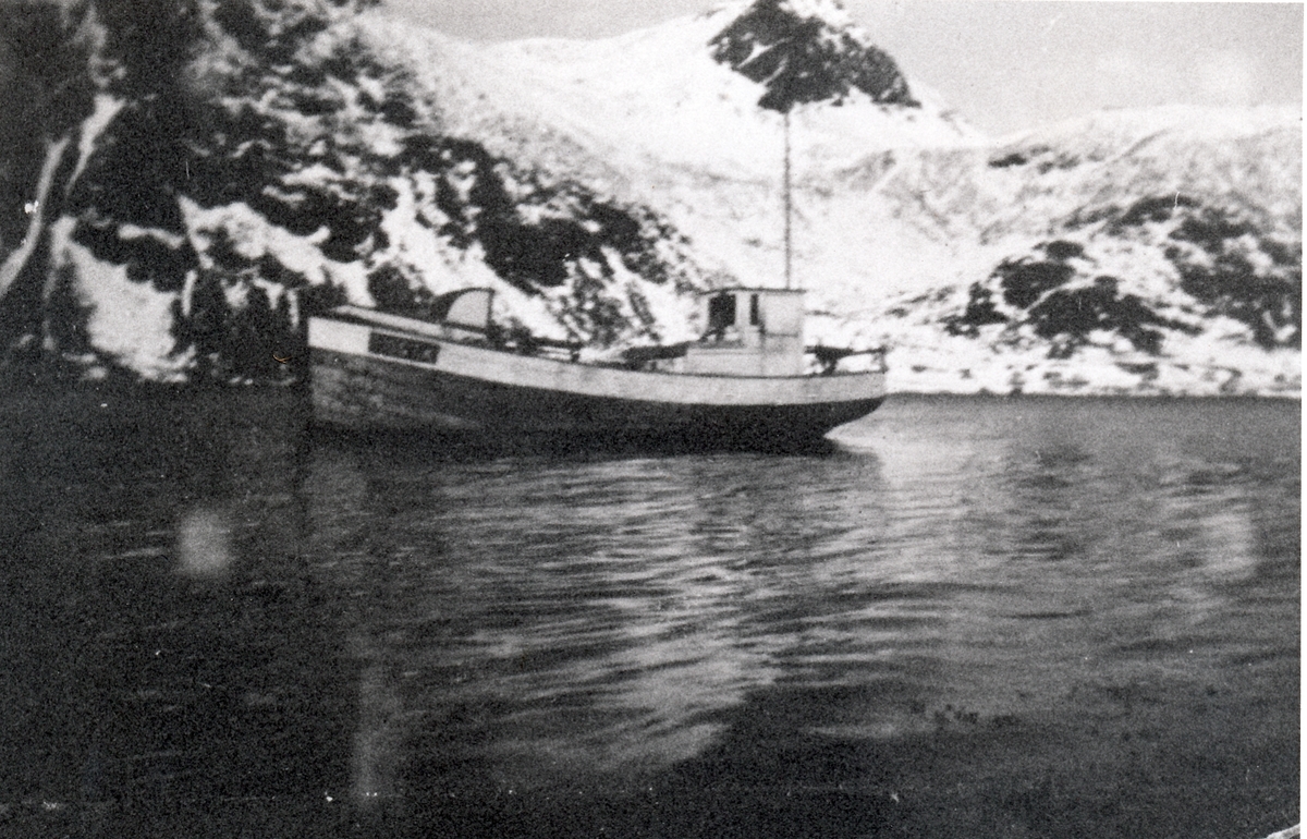 Sjarken til Emil og Magna Nilsen, Finnes. Torsken 1949-50
