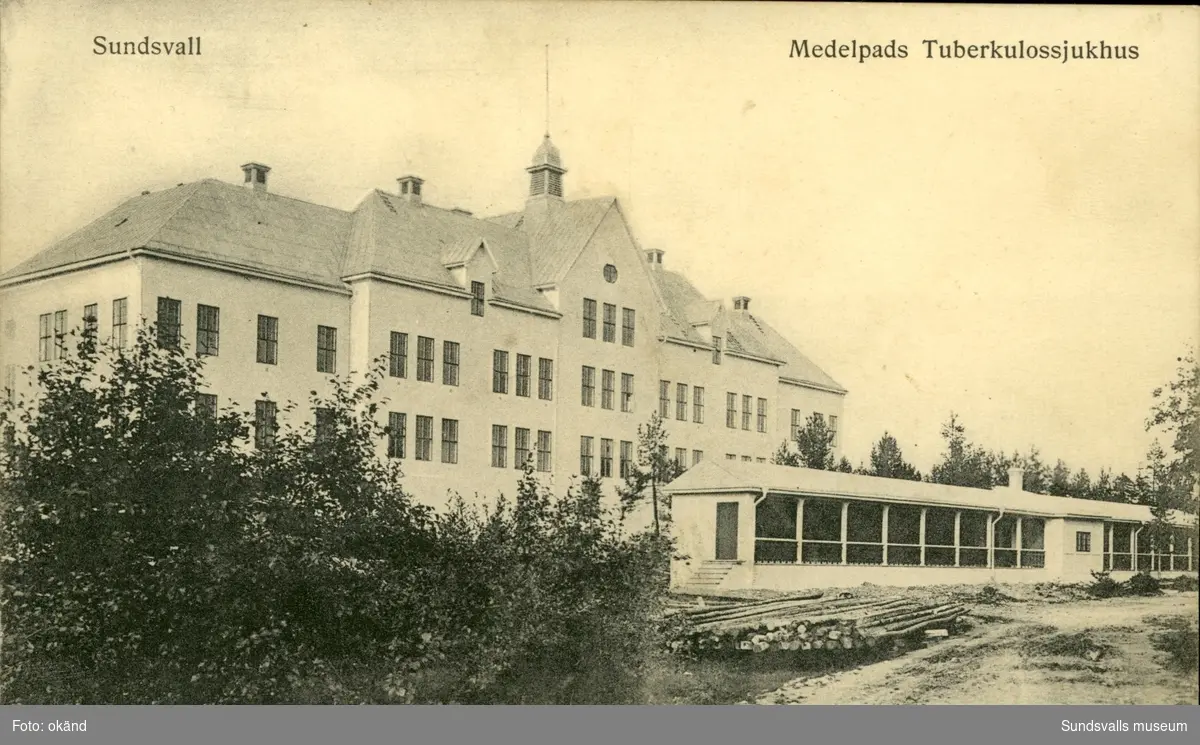 Vykort med motiv över Medelpads Tuberkulossjukhus i Sundsvall.