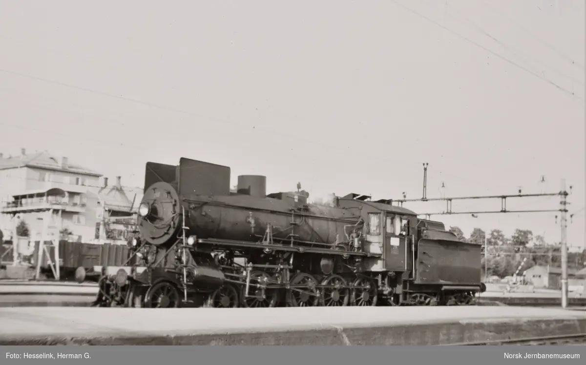 Damplokomotiv type 26a nr. 216 på Hamar stasjon