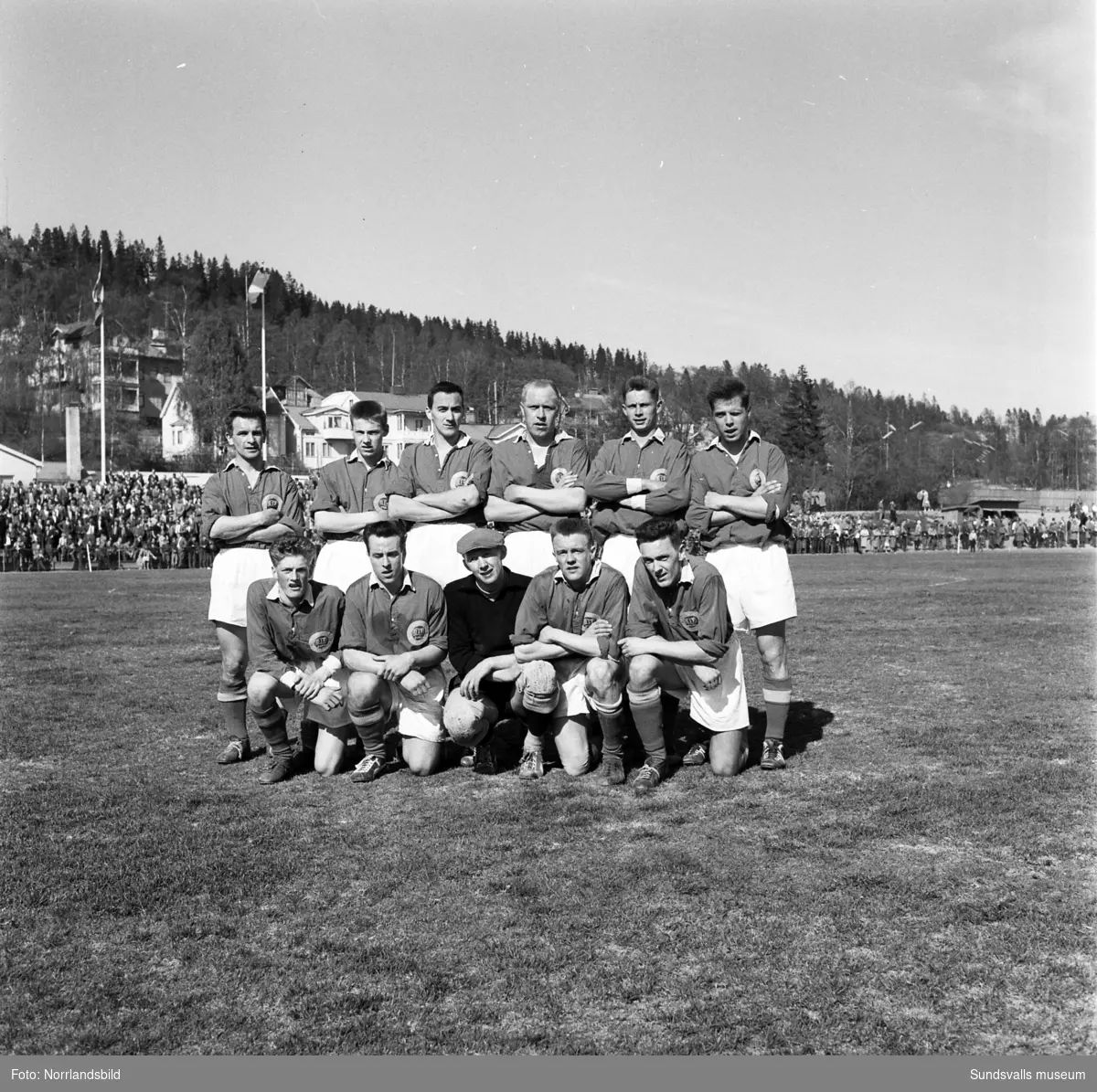 Lagbild av GIF Sundsvalls fotbollslag 1959.