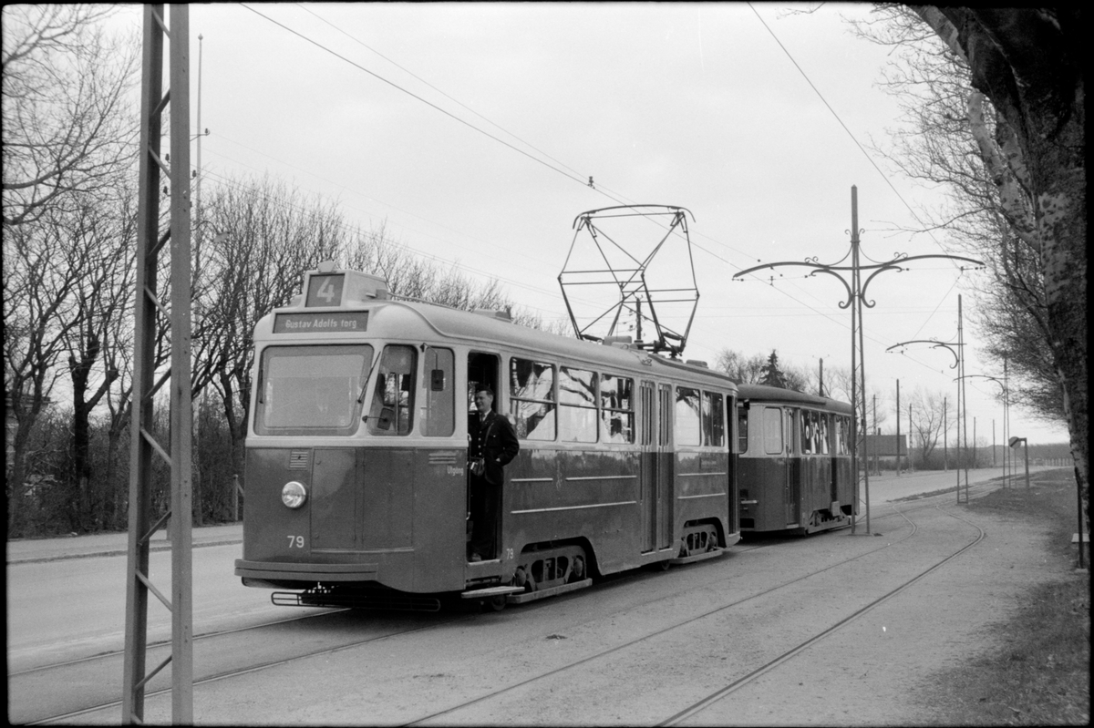 Malmö Stads Spårvägar, MSS G nr 79 "mustang" med släpvagn i trafik på mötesspåret, linje 4 mot Gustav Adolfs torg.