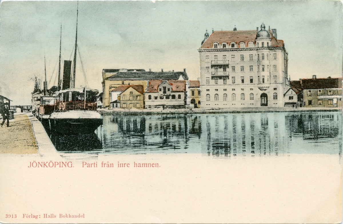 Brefkort från Inre hamnen i Munksjön, Jönköping. Båtar ligger förtöjda vid kajen, främst ligger "Svedudden".