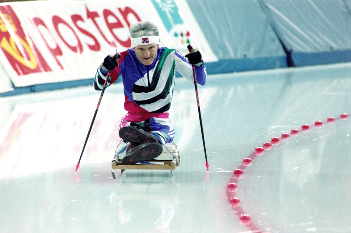 Ragnhild Myklebust tok gullmedalje i ispigging ved Paralympics i Vikingskipet på Hamar i 1994.