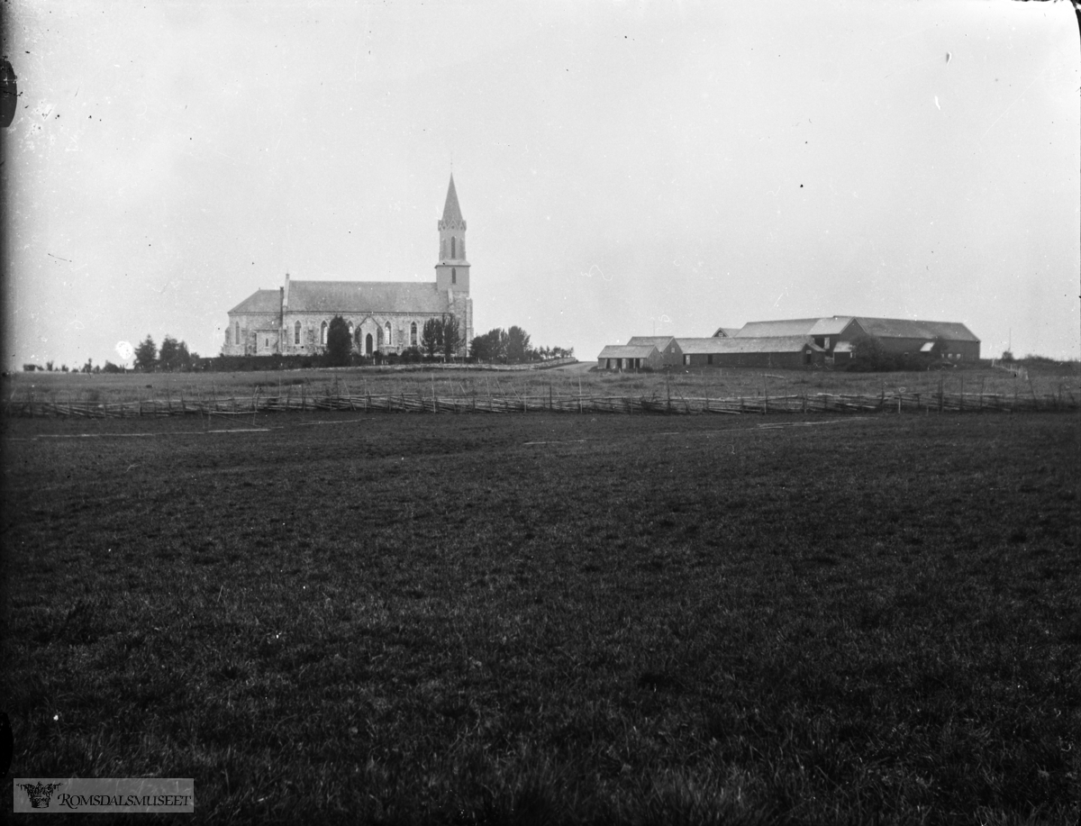 Sakshaug kirke er en langkirke i nygotikk fra 1871 i Inderøy kommune, Nord-Trøndelag fylke..Byggverket er i stein og har 1 200 plasser.