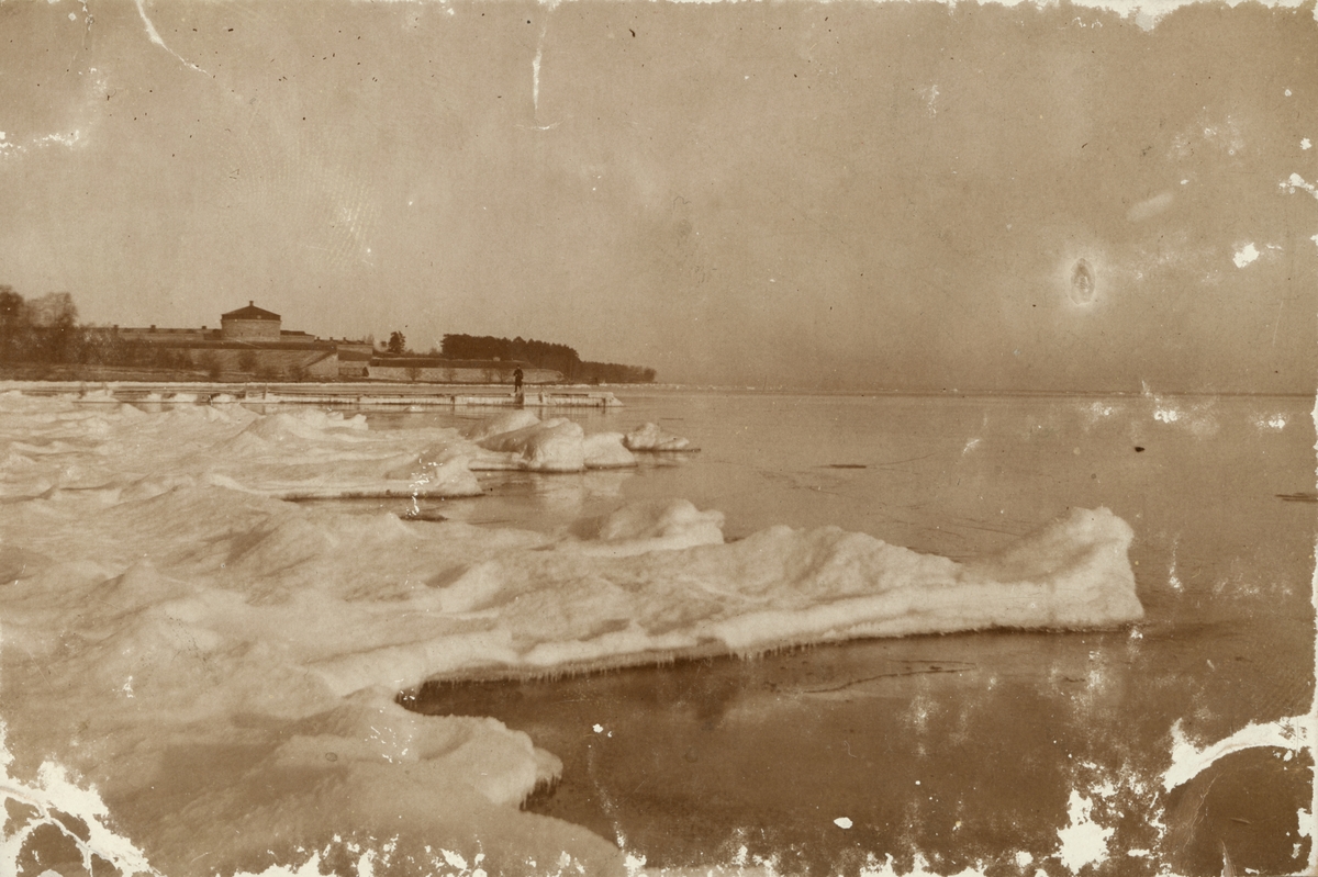 Text i fotoalbum: "Vättern vid Karlsborg (1902)".