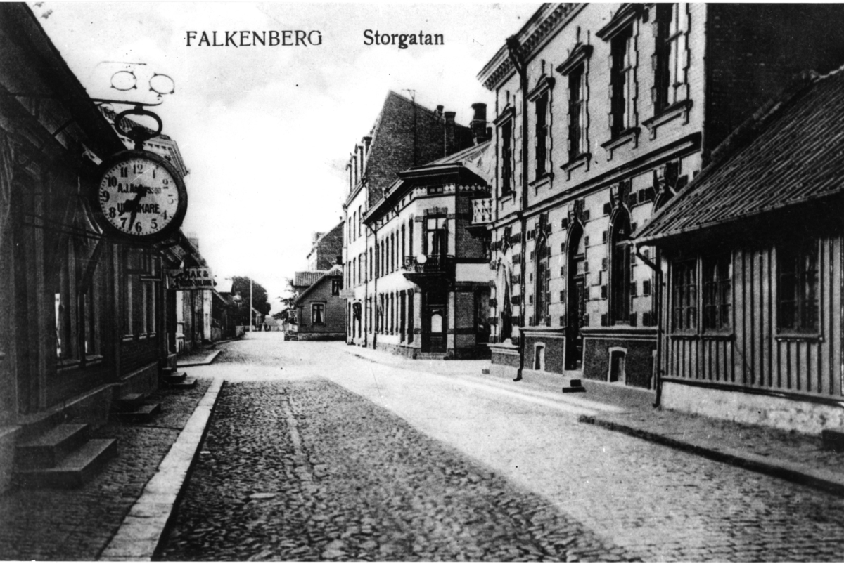 På bilden Urmakare A J Anderssons affär.  Finns poststämplat 1919.