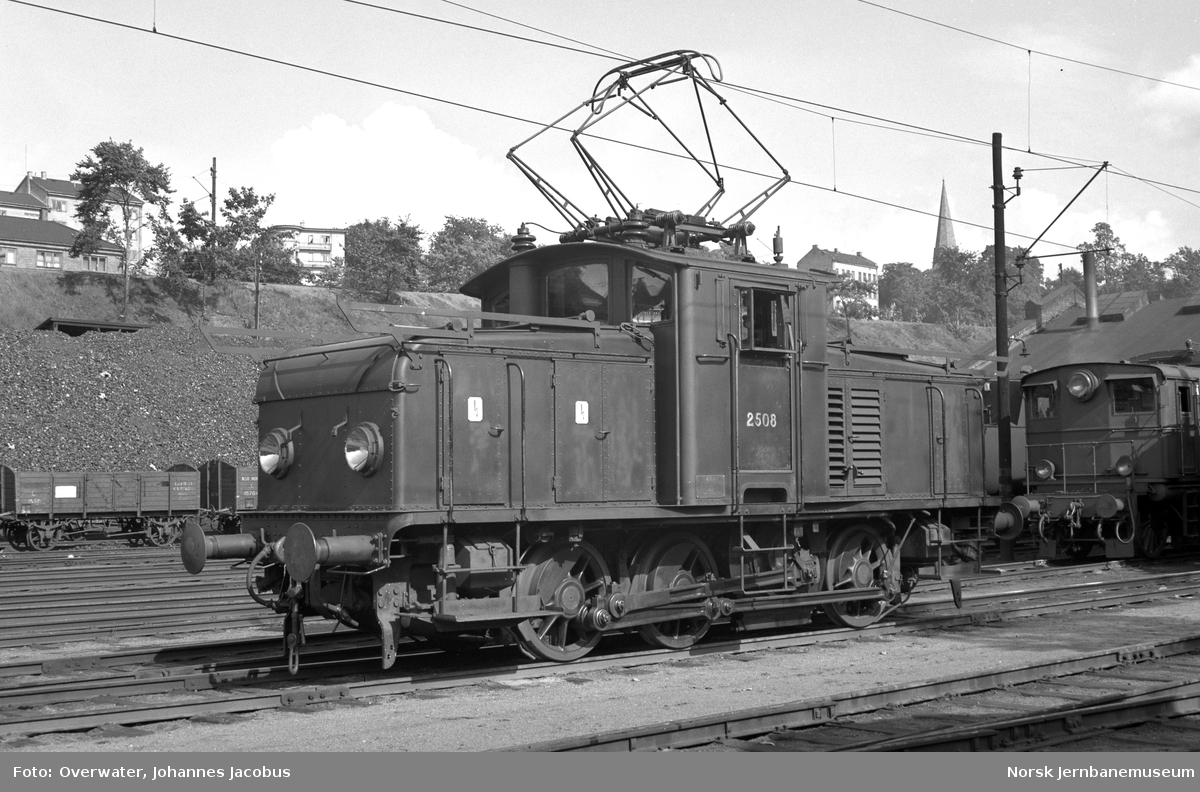 Elektrisk lokomotiv El 10 2508 i Lodalen i Oslo