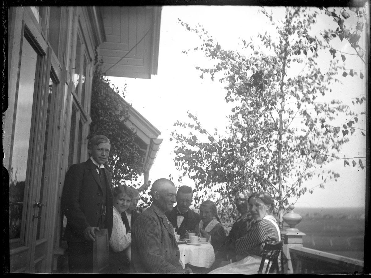 Albert Andersson med familjen Bondjers Nilsson, Malung.