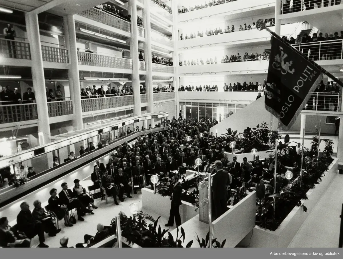 Politihuset. Den offisielle åpningen av det nye politihuset på Grønland. Februar 1979