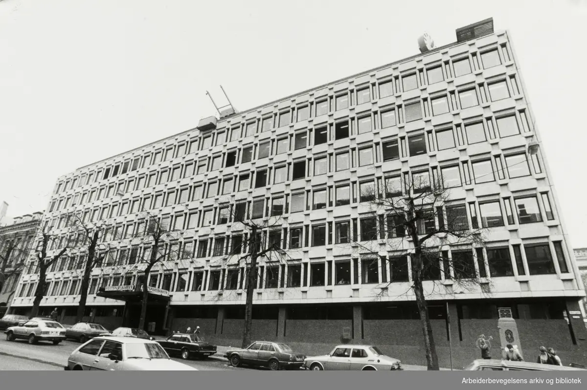 Postsparebankens hovedkontor siden 1969. Akersgata 68. 1. mars 1984