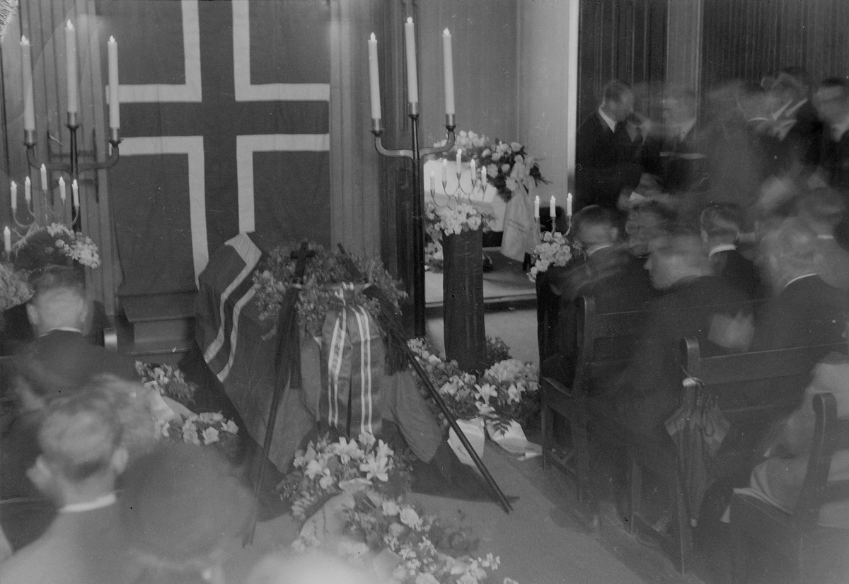 Begravelsen til falne soldater fra Gratangen i Lademoen kapell