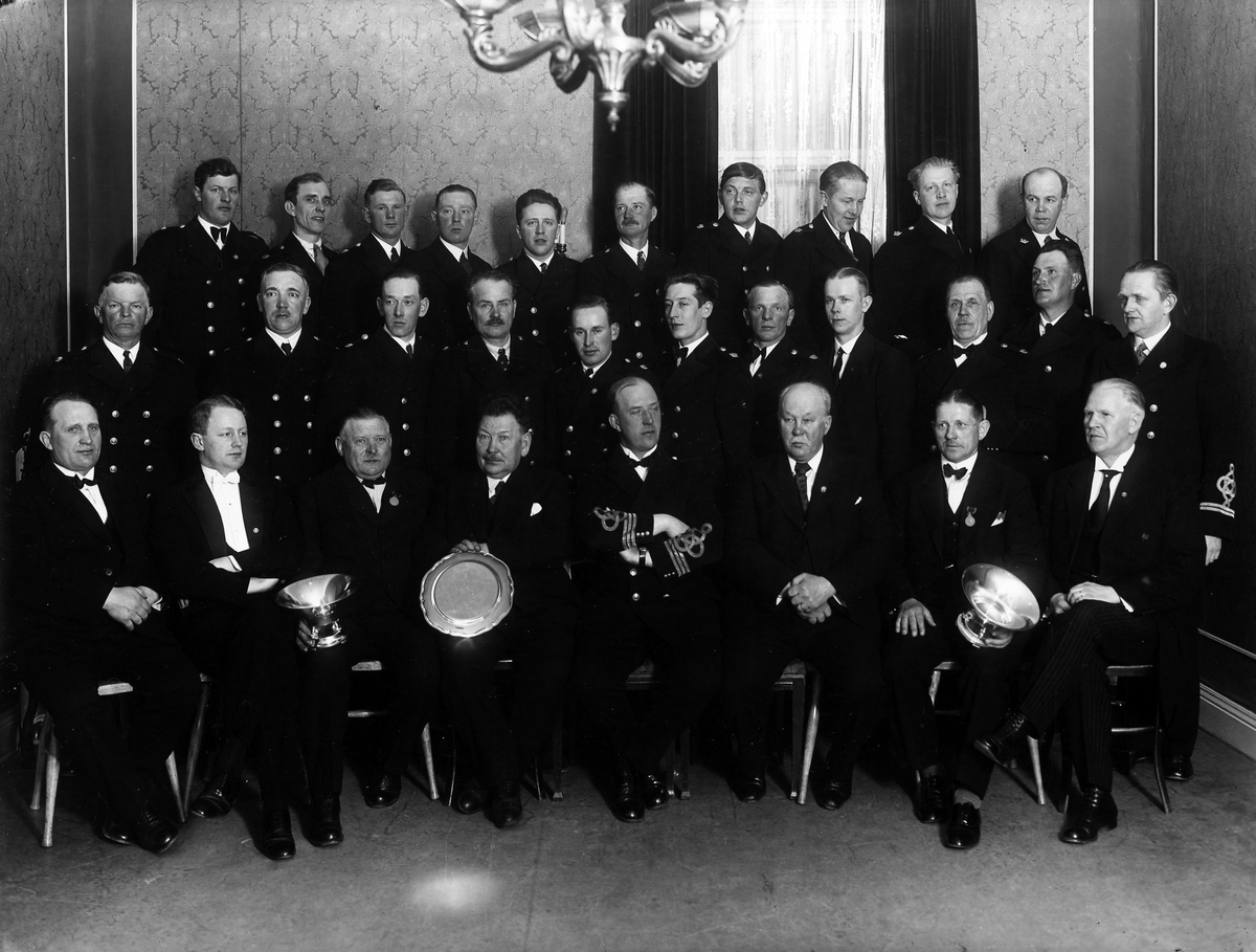 Gruppbild på Alingsås brandkår tagen 22 april 1933.