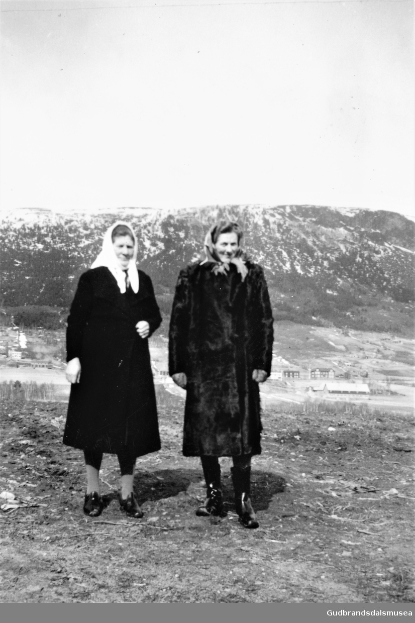 F.v.: Ingeborg Dagsgard (f. 1904) og Gudrun Ånstad (f. 1916)