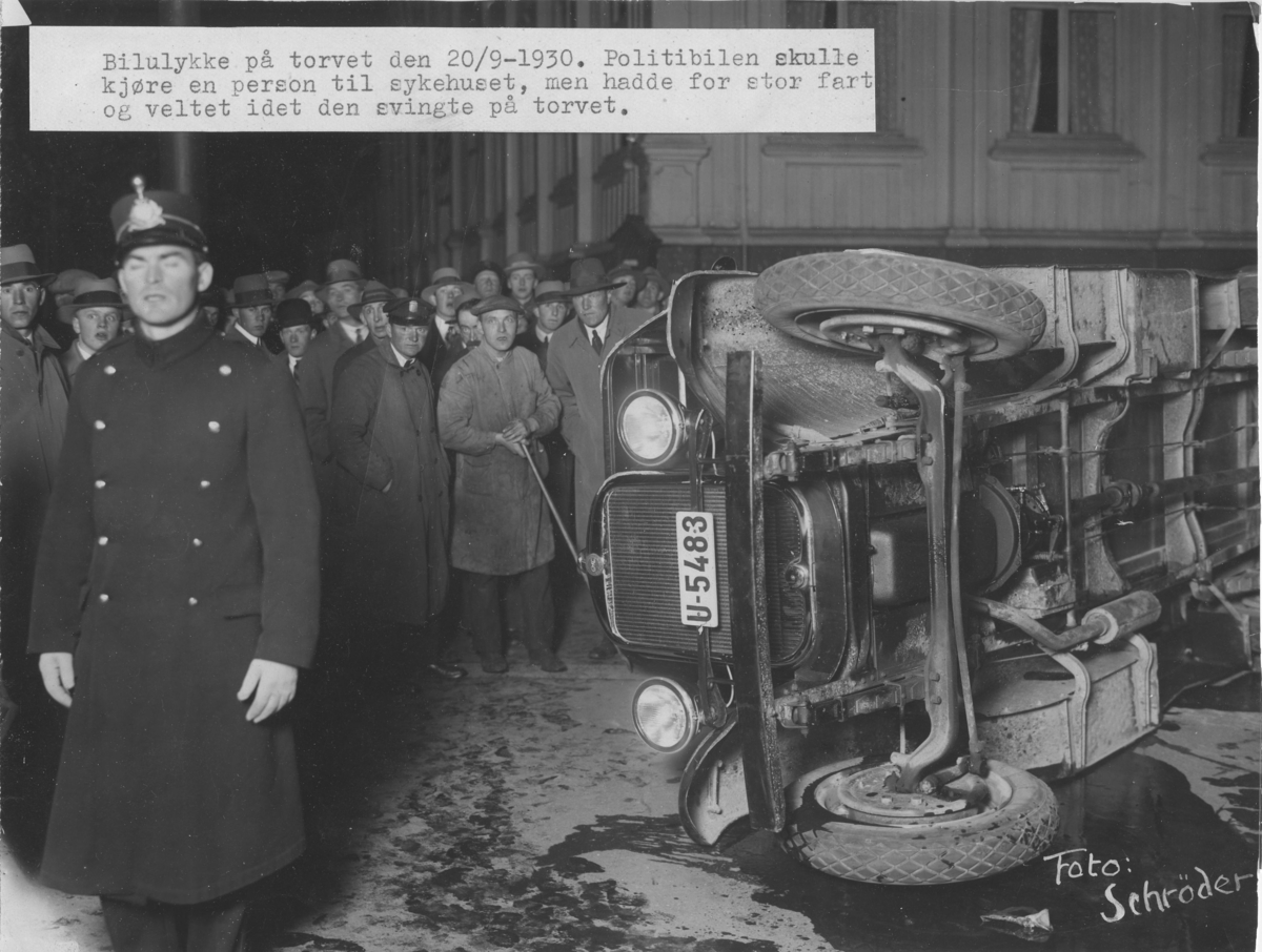 Bilulykke på Trondheim torg, 1930