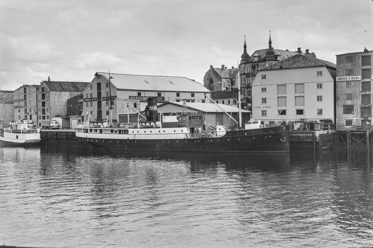 Dampskipet Kysten ved kai i Trondheim