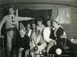 Honningsvåg. Kostymfest hos Odd Tokle. 10.04.1939.