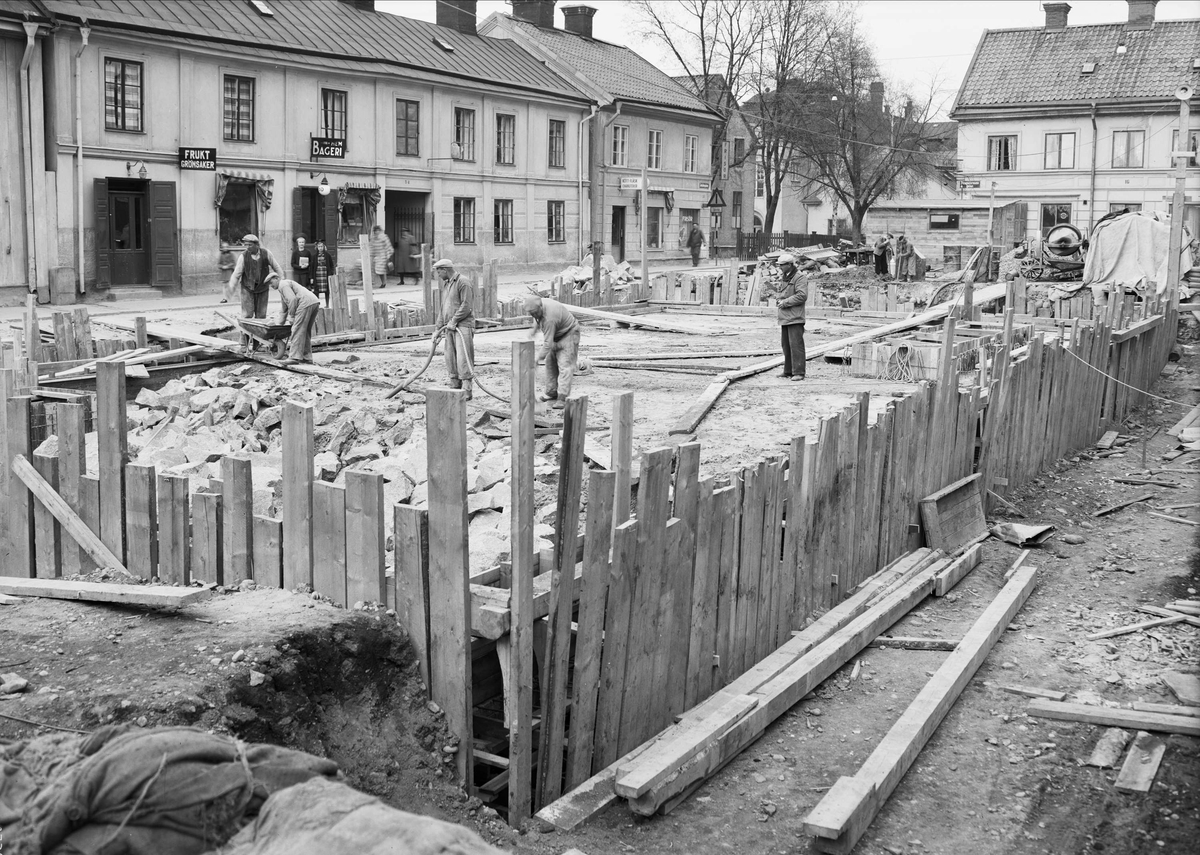 Byggande av skyddsrum, Jernbrogatan - nuvarande S:t Olofsgatan, kvarteret Hjorten, Uppsala 1940
