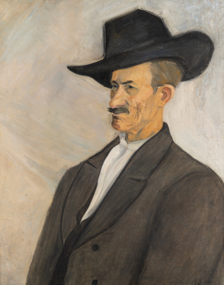 Porträtt av Skut - Erik.

Porträtt (midjebild) av medelålders man med stor hatt, ljus bakgrund.