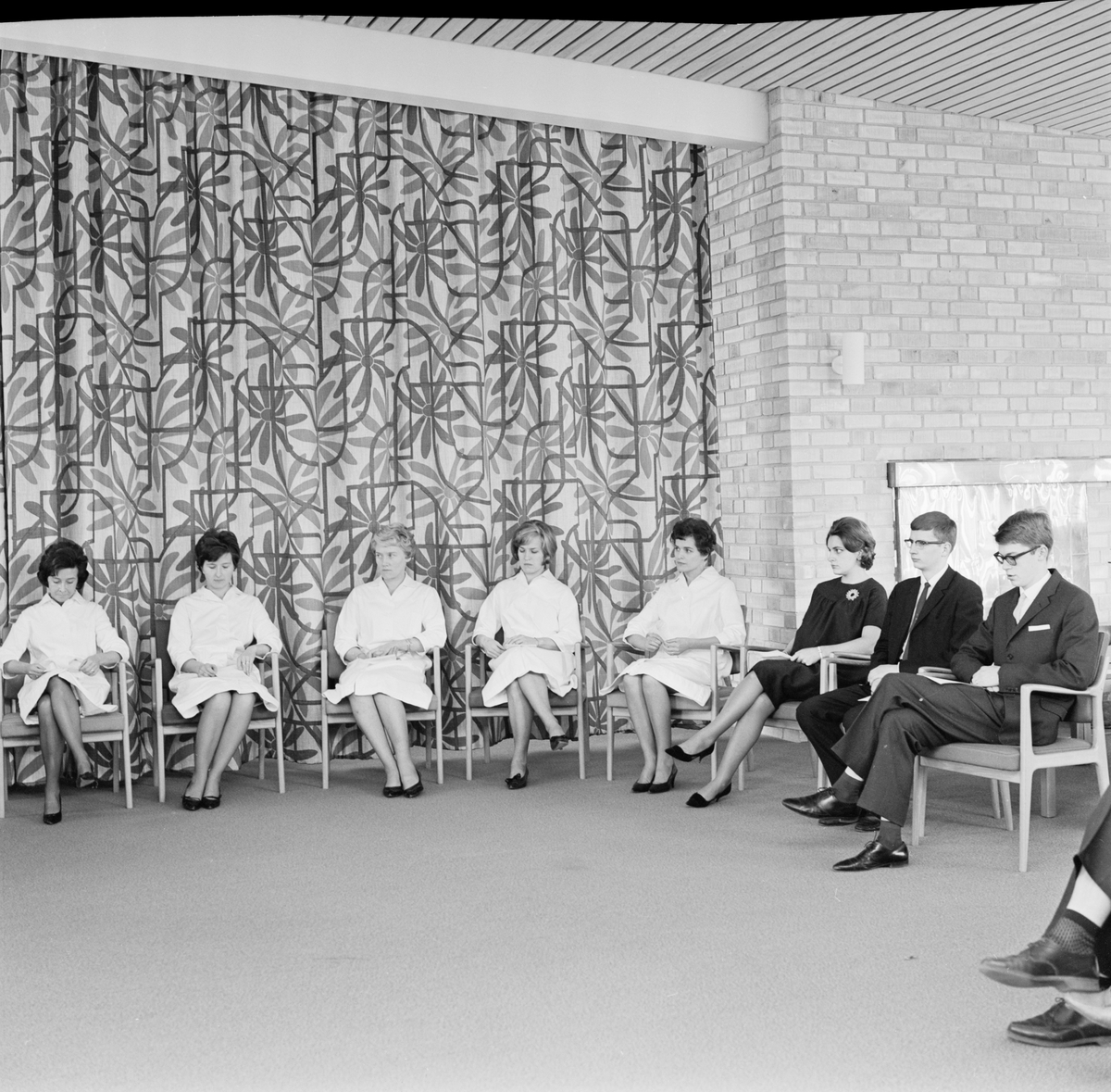 Akademiska sjukhuset, operationssköterskors kursavslutning, Uppsala, november 1964