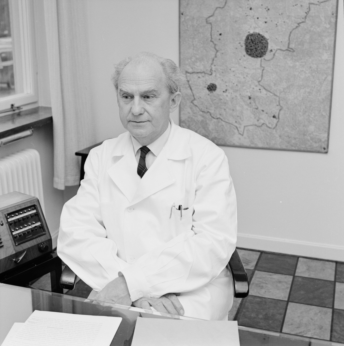 Akademiska sjukhuset, lungkliniken, professor Erik Hedvall, Uppsala, april 1963
