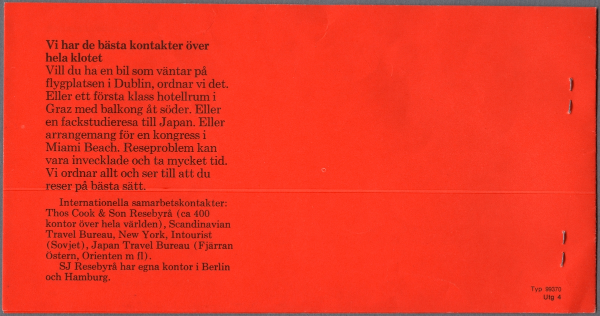 Rött biljettfodral med svart tryck.
Längst upp till höger, med tryckt text, står det Traveldocuments och nertill står det Färdhandlingar SJ Resebyrå. I mitten står det handskrivet 1.076,60 SKR. På baksidan finns information om resor.