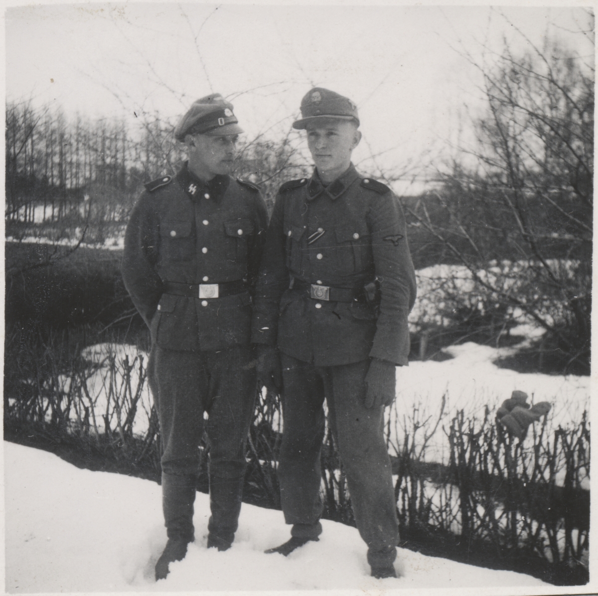 F.v. Jacob Ballach (f. 1923) og Willy Dyck (f. 1924), SS-menn, i Falstad fangeleir fra desember 1944 til freden i mai 1945. De var begge født i Ukraina av tyske foreldre.