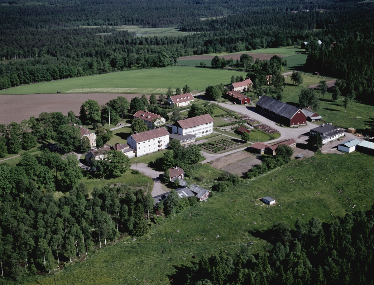 Flygfoto över Segerstad i Reftele, Gislaveds kommun. Jönköpings län 341/1968