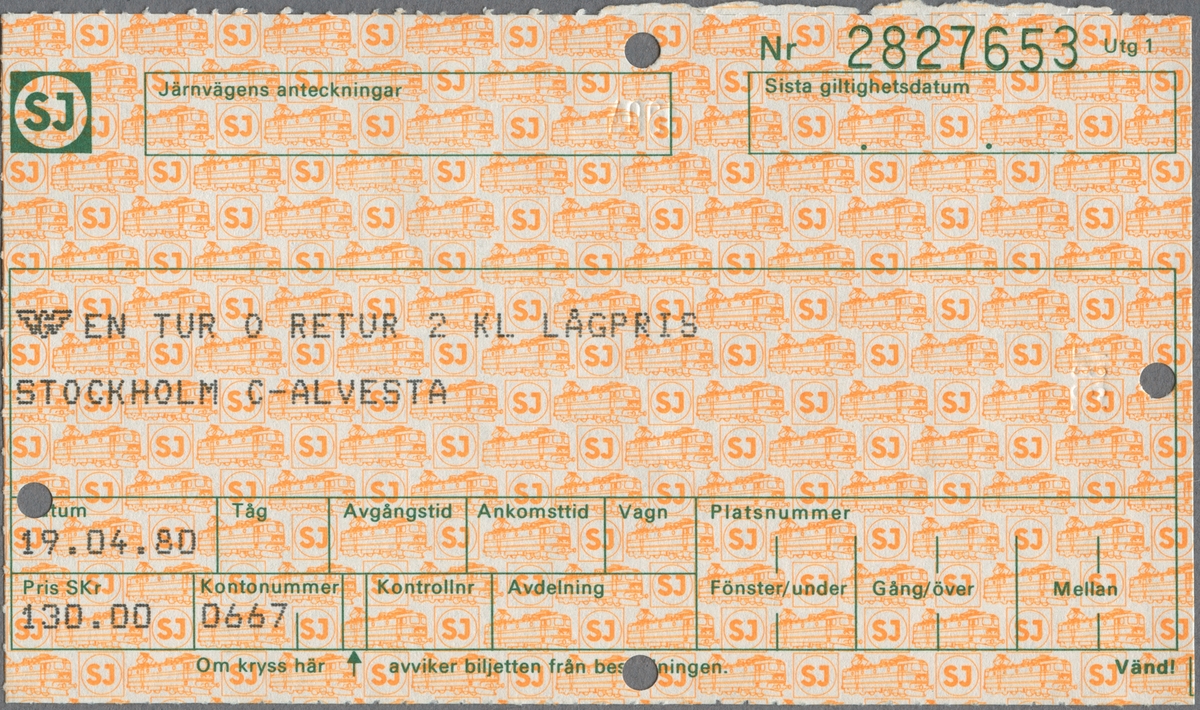 En tur- och returbiljett i 2:a klass, lågpris, för sträckan Stockholm C till Alvesta. Priset för biljetten är 130 kronor. På baksidan fin reseinformation i grön text. Biljetten är klippt.