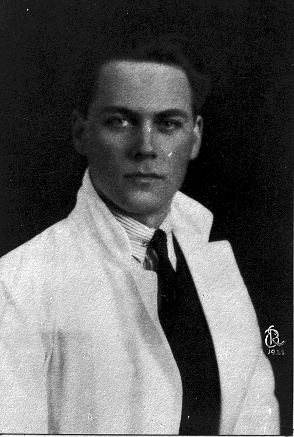 Torsten Björkroth, läkare vid kirurgiska kliniken 1931-1934, Centrallasarettet.
Västerås.