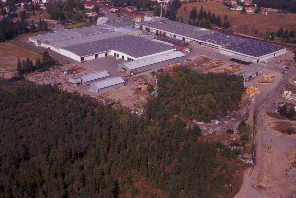 Flygfoto över en industri i Forserum i Nässjö kommun, Jönköpings län 288/1969