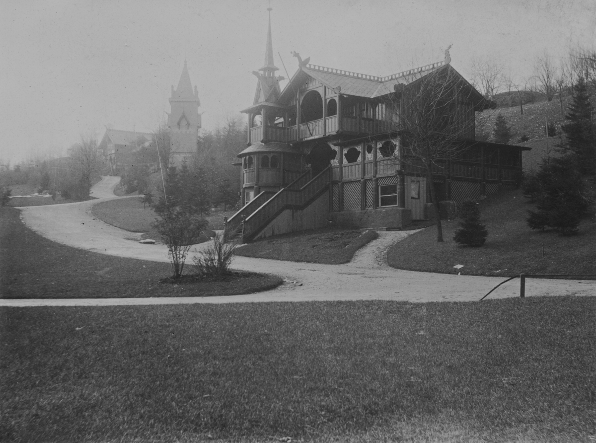 Bergen. Fra Landsutstillingen i 1898 i Nygårdsparken, "Kroepelien". Ukjent fotograf.
