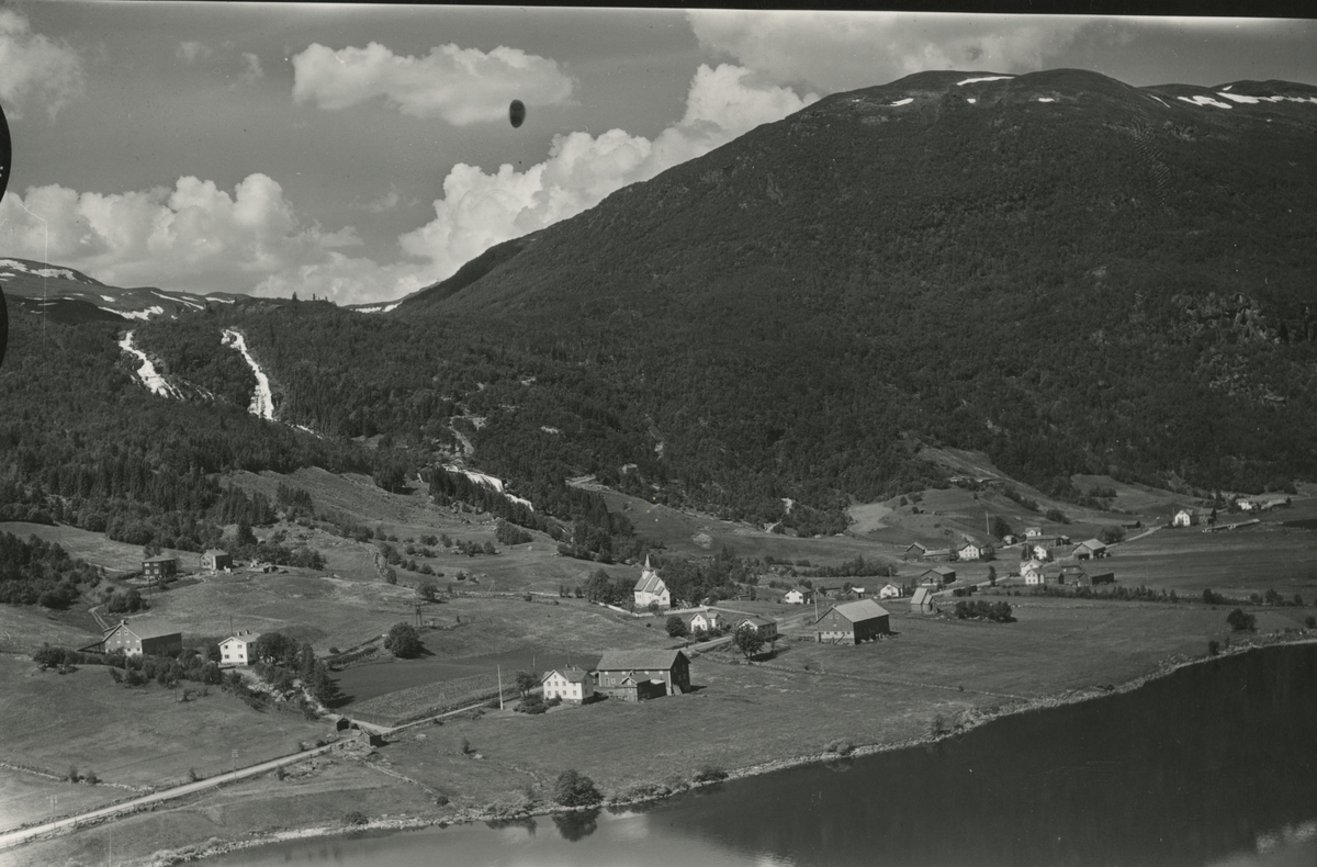 Flyfoto av Øye i Vang.