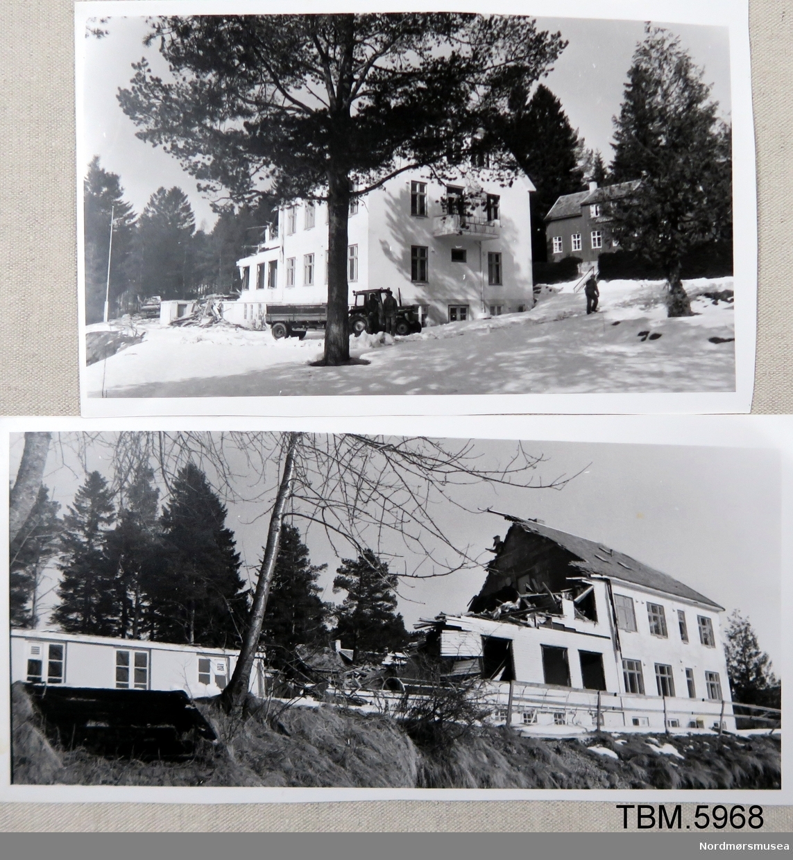 Svart-kvit fotografi av gamle Vonheim, og av rivinga av bygget.
Fire bilde av ulik storleik.