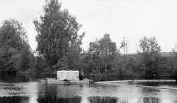 Fløterbåten «Dokka» fotografert i Oppstadåa i Sør-Odal under
