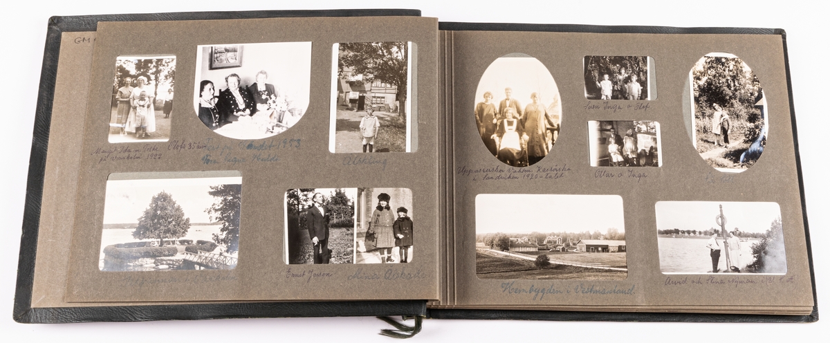 Fotoalmbum från sent 1800-tal till tidigt 1900-tal med svarta pärmar. Innehållande personliga foton som har tillhört Jenny Viktoria "Tora" Svensson (född Larsson 1885-01-09) som bland annat drev Brukshotellet i Sandviken.