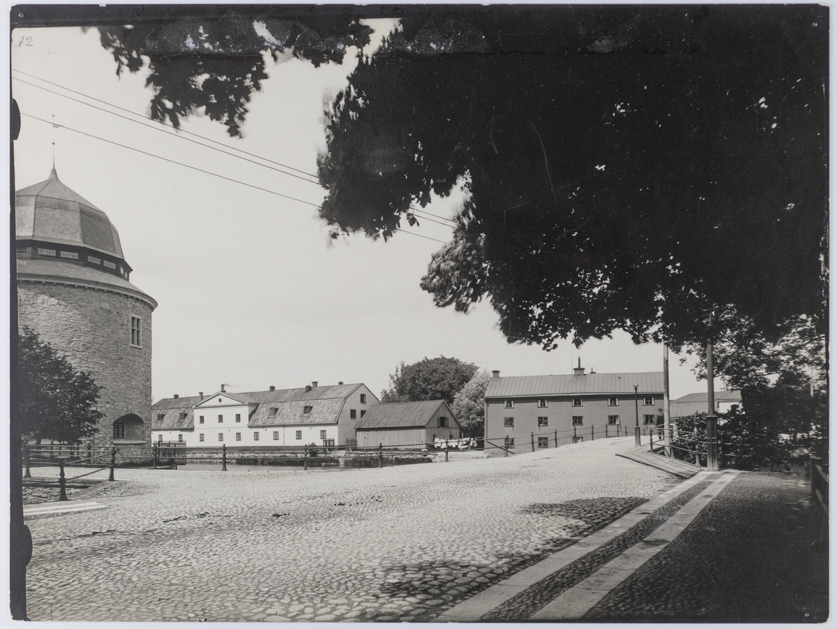 Örebro slott, Husarstallet och Arbetshuset.