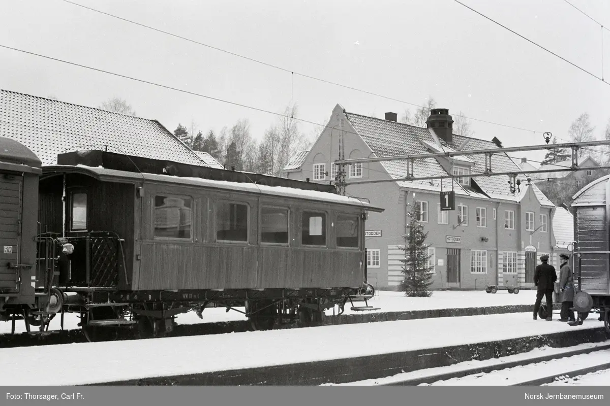 Rjukanbanens personvogn B 4 på Notodden stasjon