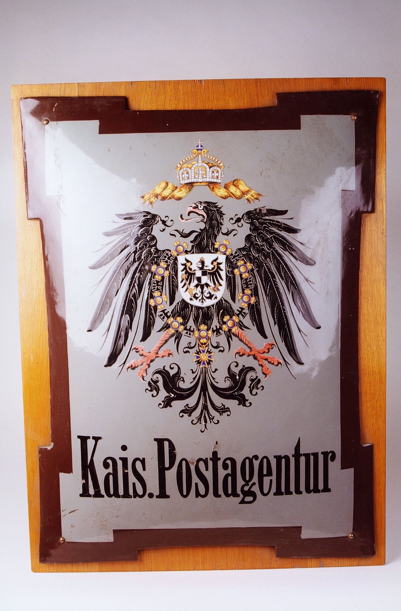 Postmuseet, gjenstander, skilt, tysk postskilt, tysk riksørn, Kais. Postagentur.