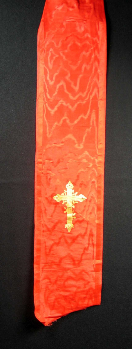 Begravelsessløyfe i rød silke med gullkors. Ingen tekst.