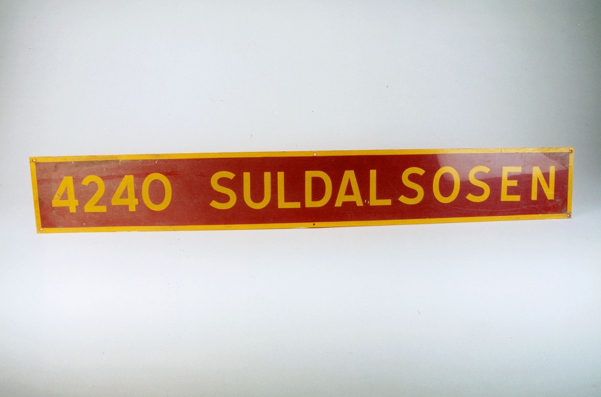 Postmuseet, gjenstander, skilt, stedskilt, stedsnavn, 4240 Suldalsosen.