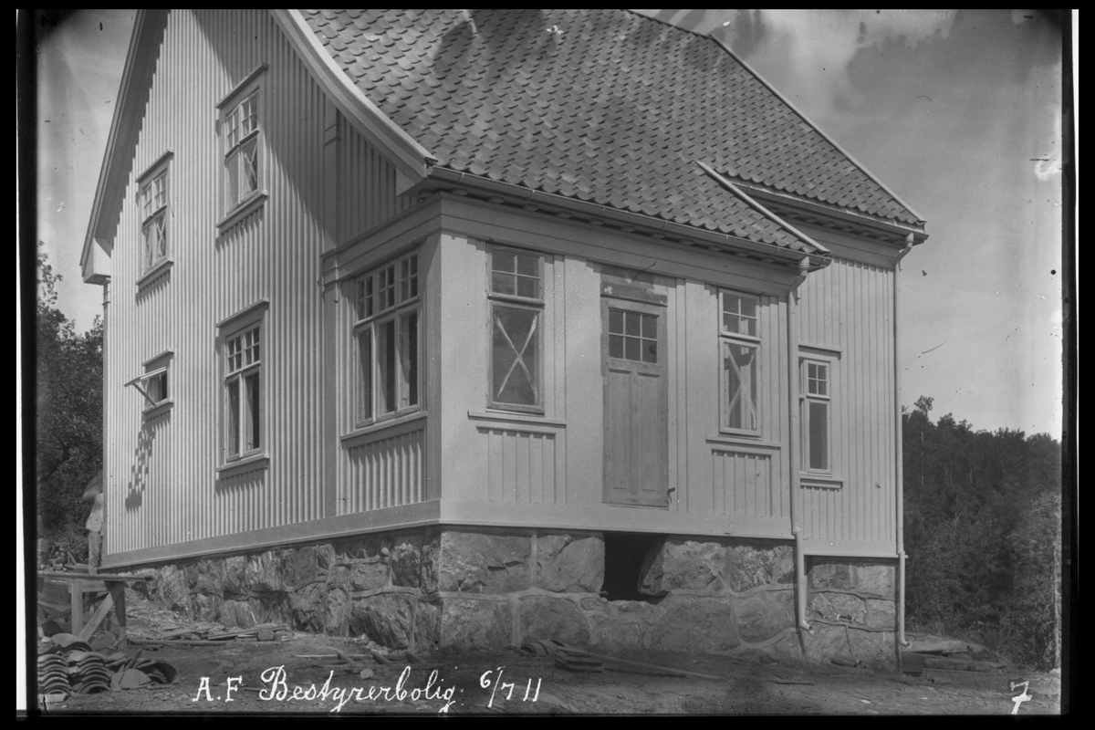 Arendal Fossekompani i begynnelsen av 1900-tallet
CD merket 0010, Bilde: 13
Sted: Bøylefoss  i 1911
Beskrivelse: Bestyrerbolig fra 1911-13. Siden kalt Messa