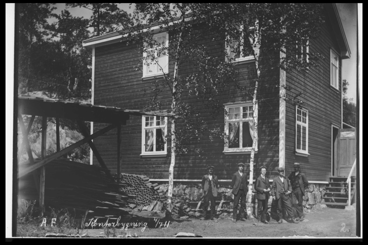 Arendal Fossekompani i begynnelsen av 1900-tallet
CD merket 0469, Bilde: 16
Sted: Bøylefoss
Beskrivelse: Det gamle kontoret
