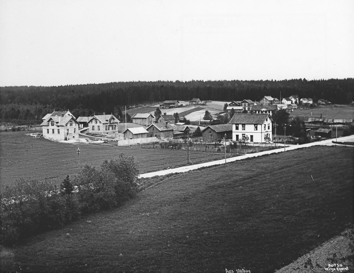 Det nye forretningsstrøket mellom Drøbakvn og Raveien, sett sett fra Åsgård i 1913.