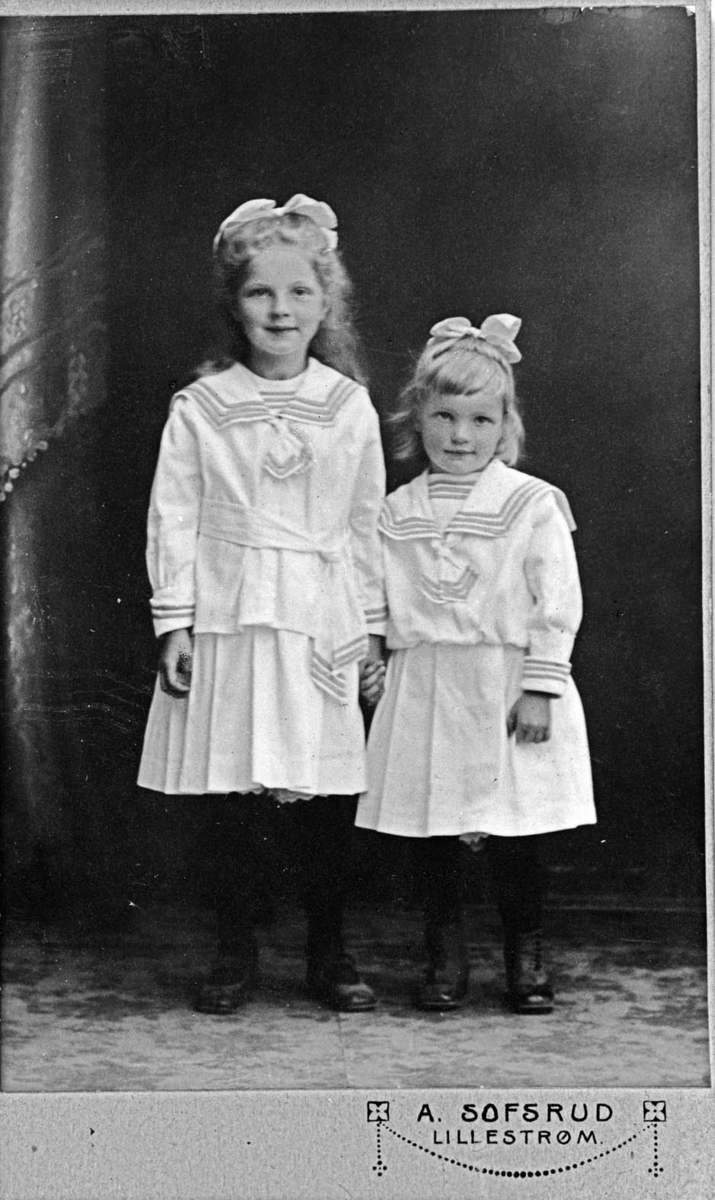 F.v. Ester Feiring og Lilly Feiring senere g. Løken.