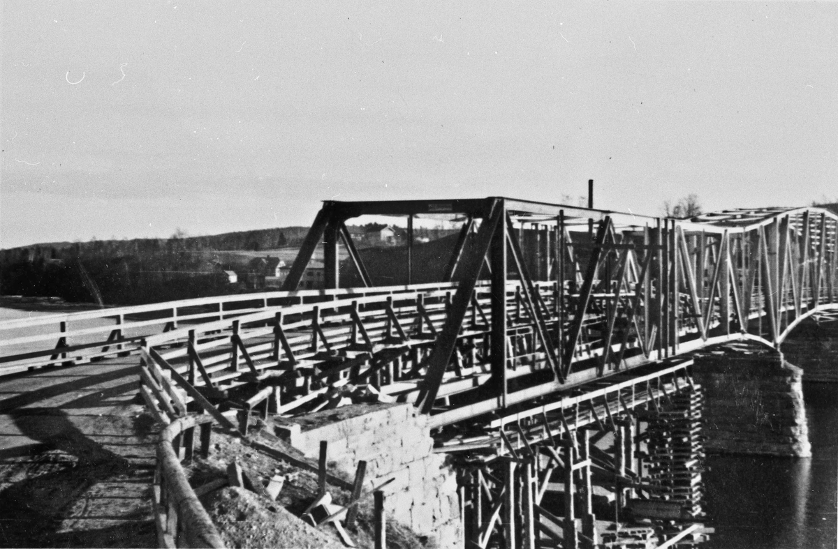 Reparasjon av Sundbrua mai - juni 1940.