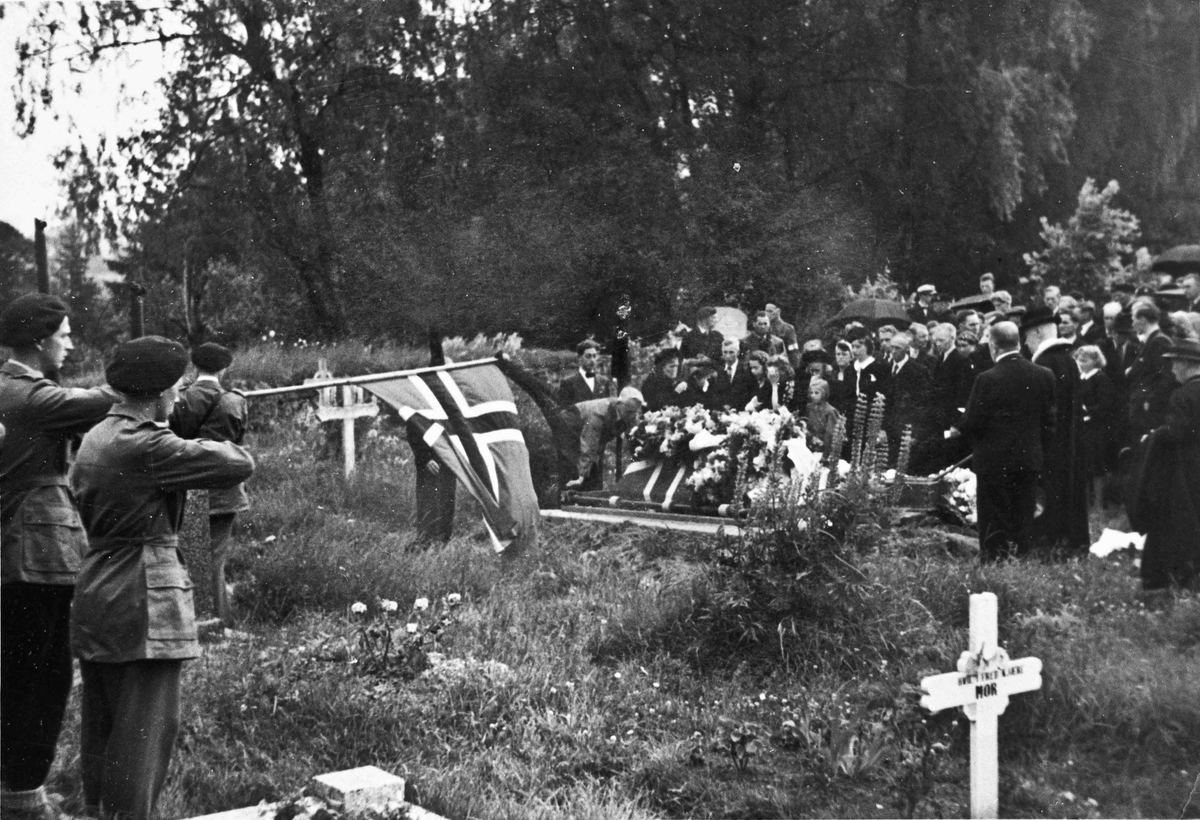 Begravelse av Paul Nymoen? Druknet i tjeneste under krigen.
